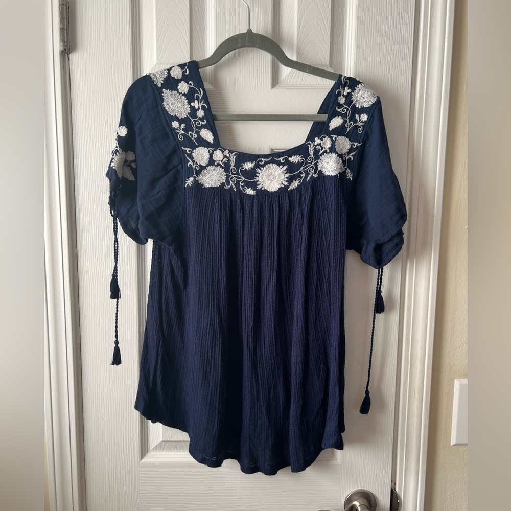 Lucky Brand Boho Navy and White Embroidered Top Size M